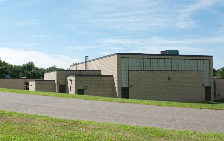 Exterior of the Ädelbrook Academy of Cromwell building